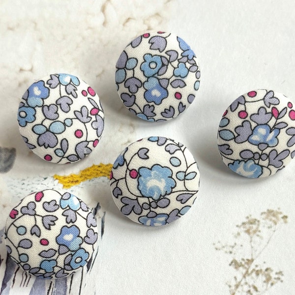 Handmade Liberty Of London White Blue Grey Bleu Gris Floral Flower Fabric Buttons Boutons , Liberty Fridge Magnet, CHOOSE SIZE 5's