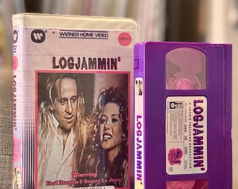Großes Lebowski Custom VHS Tape - Purple Shell, holografisches Label