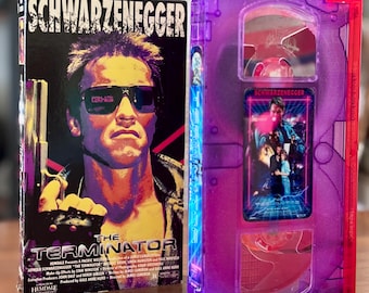 Terminator Custom VHS Tape - Klare Lila Muschel, Holographische Etiketten