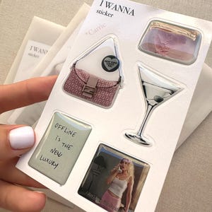 Pacchetto di adesivi in vinile 3D "Carriee" — Decalcomanie estetiche resistenti all'acqua per telefono, laptop, tazza, notebook / Regalo moderno