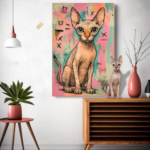 Puede incluir: Impresi&oacute;n en lienzo de un gato Sphynx con ojos grandes, sobre un fondo abstracto colorido de rosa, turquesa y naranja. La obra de arte tiene un estilo moderno y art&iacute;stico con elementos gr&aacute;ficos negros.