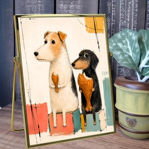 K&ouml;nnte beinhalten: Ein gerahmter Druck mit einem wei&szlig;-beigen Hund und einem schwarzen Hund, die auf bunten Bl&ouml;cken sitzen und jeweils ein gebratenes H&auml;hnchenbein halten. Das Kunstwerk zeigt einen texturierten Illustrationsstil mit geometrischen Formen in Orange, T&uuml;rkis und Gelb.