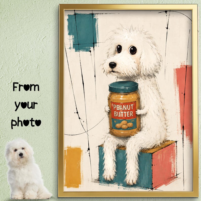 K&ouml;nnte beinhalten: Ein gerahmter Kunstdruck mit einem flauschigen wei&szlig;en Hund, der auf einem bunten Block sitzt und ein Glas mit der Aufschrift PEANUT BUTTER h&auml;lt. Die Illustration enth&auml;lt abstrakte rechteckige Formen in Petrol, Gelb und Koralle.