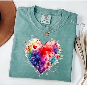 Camiseta con corazón de acuarela Comfort Colors®, regalo para el día de San Valentín, camiseta con corazón colorido, camiseta con corazón para el día de San Valentín, regalo para mamá, camiseta estética