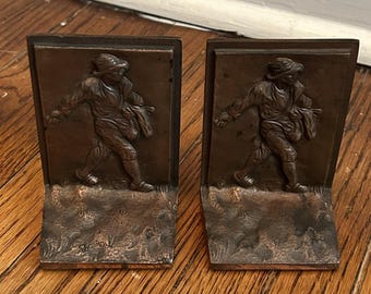 Sujetalibros antiguos de hierro fundido con la figura de Johnny Appleseed Sembrador