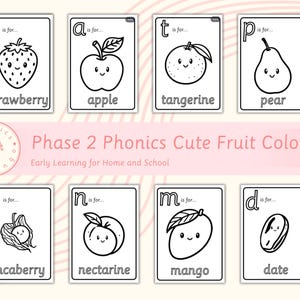 Könnte beinhalten: Schwarz-Weiß-Karten mit Illustrationen von Früchten zum Ausmalen. Jede Karte zeigt eine andere Frucht, darunter Erdbeere, Apfel, Mandarine, Birne, Inkabeere, Nektarine, Mango und Dattel. Der Text "Phase 2 Phonics Cute Fruit Colouring" ist ebenfalls sichtbar.