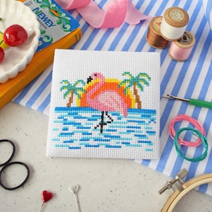 Kreuzstichpackung Flamingo | Moderne Handarbeiten für Anfänger, Tropical Bird Design, Bastelgeschenk