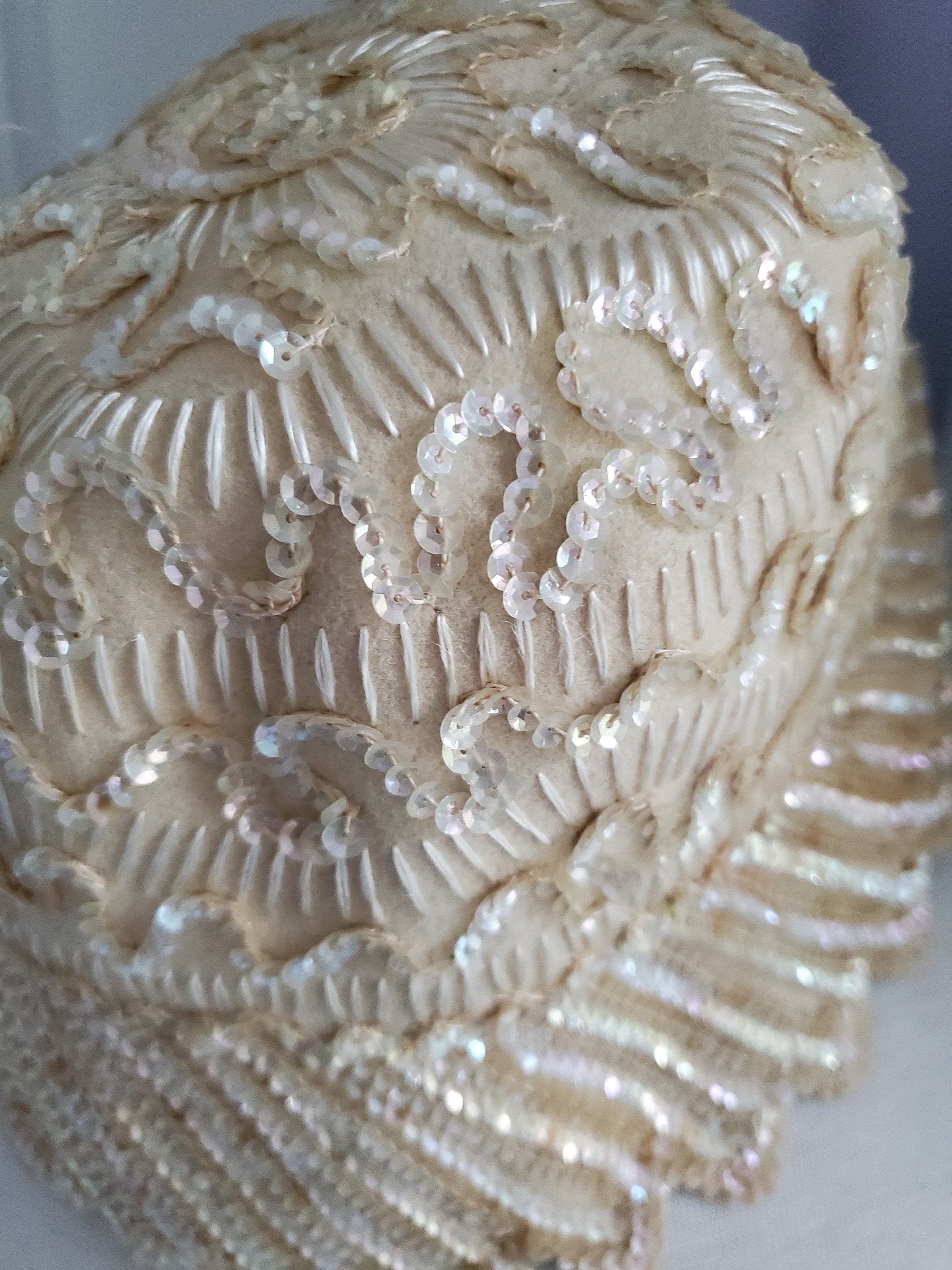 Vintage 1950s Snowdrop Eggshell Color Wool With Sequins Hat  display picture 1