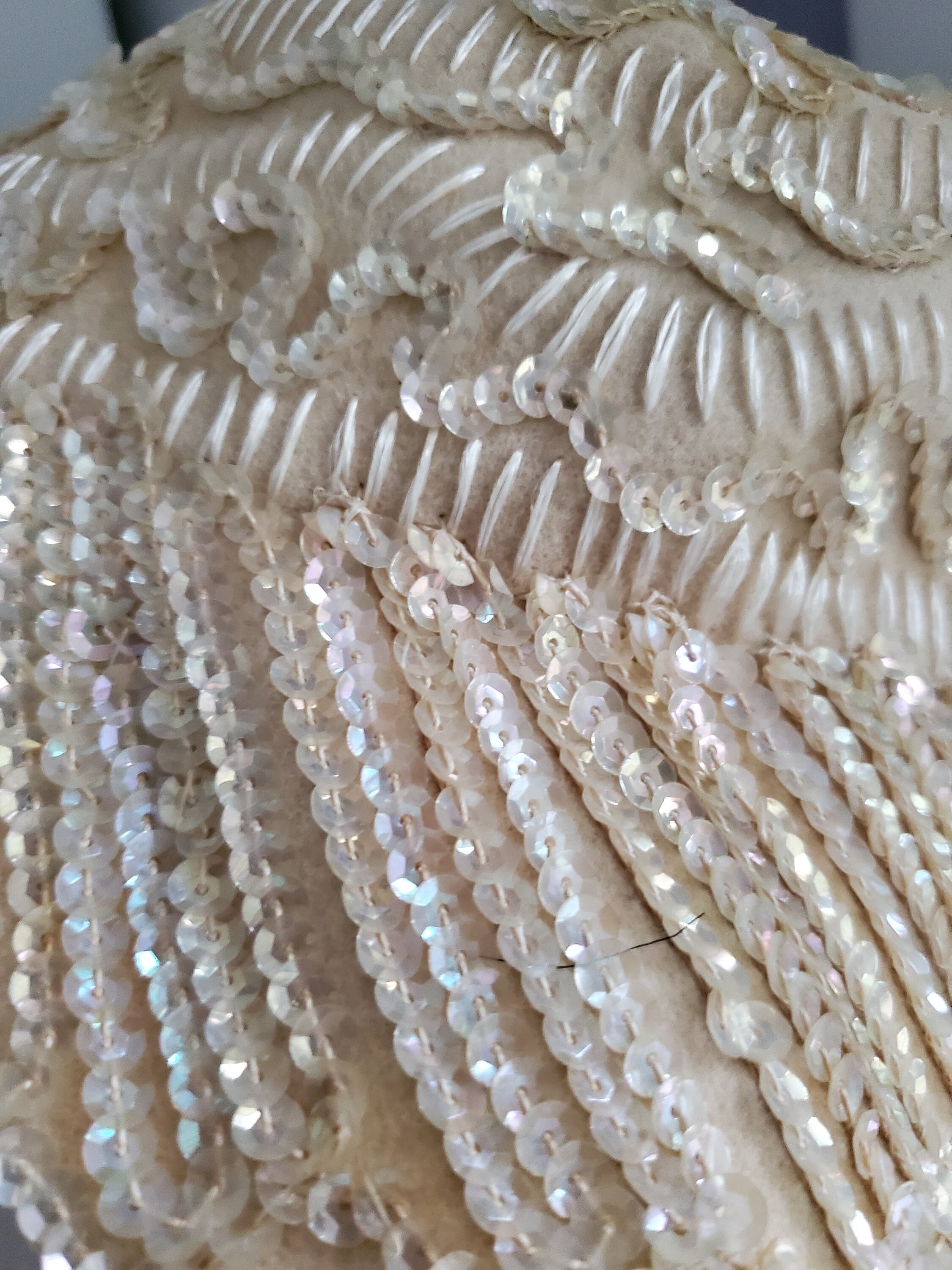 Vintage 1950s Snowdrop Eggshell Color Wool With Sequins Hat  display picture 3