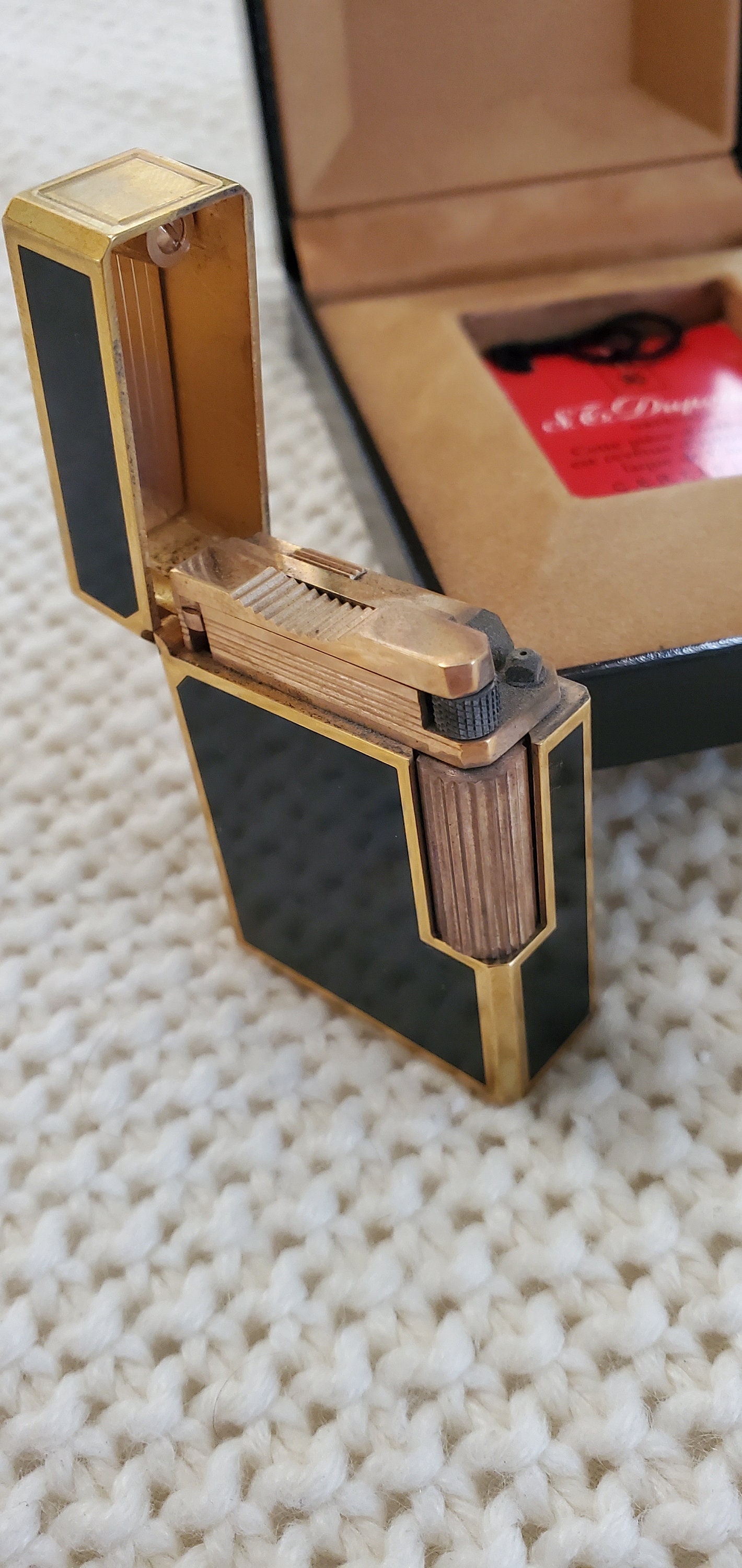VINTAGE DUPONT Laque De Chine Gold and Black Onyx Working