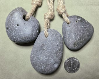 Piedra perforada, piedra de bruja, piedra de hada, amuleto llavero colgante de piedra de Odín, piedras perforadas naturales, juego de 3 piedras