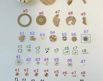 Peças do mecanismo do relógio Omega 752: diapasão do balanço, roda, mola, ponte, calendário.