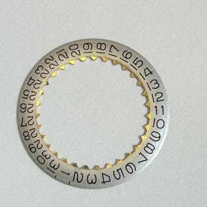 Movimiento del reloj Omega Cal 560, pieza de equilibrio, rueda de horquilla, puente de resorte, bisel de escritorio 4 imagen 12