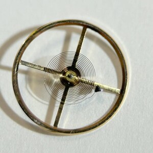 Movimiento del reloj Omega Cal 560, pieza de equilibrio, rueda de horquilla, puente de resorte, bisel de escritorio 4 imagen 18