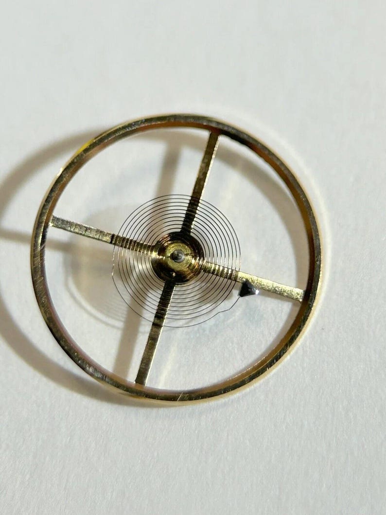 Movimiento del reloj Omega Cal 560, pieza de equilibrio, rueda de horquilla, puente de resorte, bisel de escritorio 4 imagen 18
