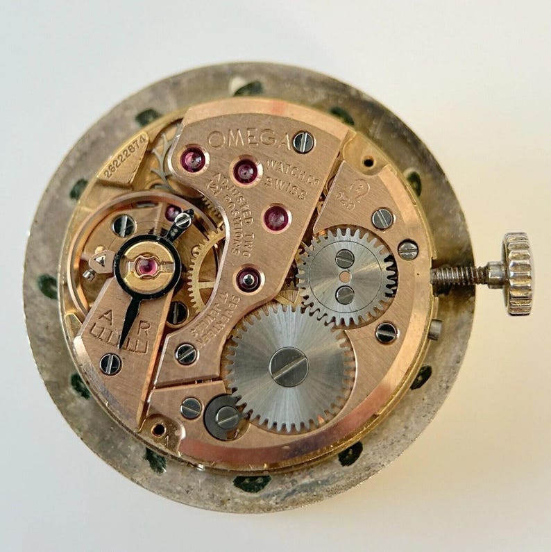 Omega Cal 620 urverksdelar balansgaffel fjäderbrygga piphjul bild 1