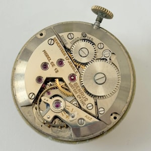 Piezas del reloj Benrus Cal 13 Day Date ETA 900 Movimiento Horquilla Puente de resorte imagen 2