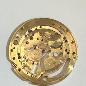 Movimiento del reloj Omega Cal 560, pieza de equilibrio, rueda de horquilla, puente de resorte, bisel de escritorio 4 imagen 11