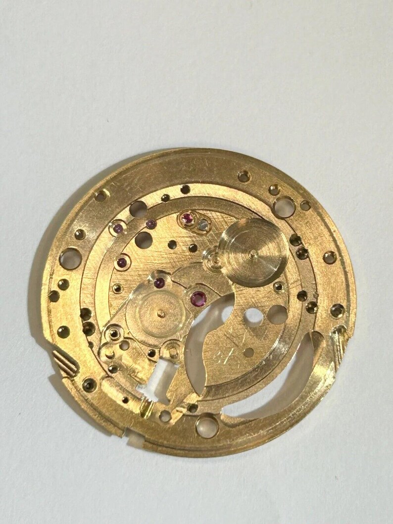 Movimiento del reloj Omega Cal 560, pieza de equilibrio, rueda de horquilla, puente de resorte, bisel de escritorio 4 imagen 11