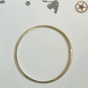 Movimiento del reloj Omega Cal 560, pieza de equilibrio, rueda de horquilla, puente de resorte, bisel de escritorio 4 imagen 20