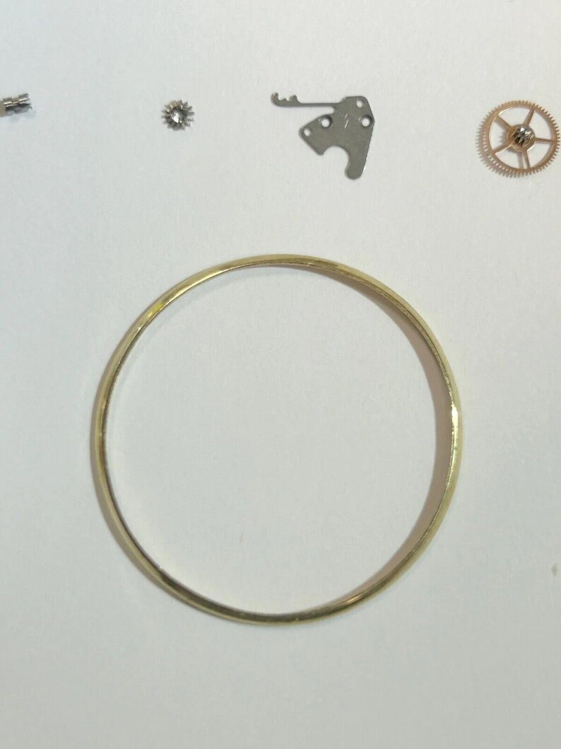 Movimiento del reloj Omega Cal 560, pieza de equilibrio, rueda de horquilla, puente de resorte, bisel de escritorio 4 imagen 20