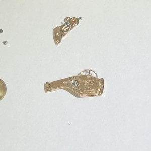 Omega Cal 560 Teile Uhrwerk Unruh Gabel Räder Federn Brücke Uhr Zifferblatt Schreibtisch Bild 8