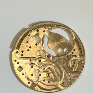 Movimiento del reloj Omega Cal 560, pieza de equilibrio, rueda de horquilla, puente de resorte, bisel de escritorio 4 imagen 10