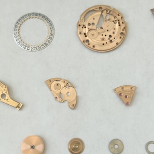 Omega Cal 563 Watch Parts Movement Calendar Disk Fork Wheels Springs Bridge 2 image 3