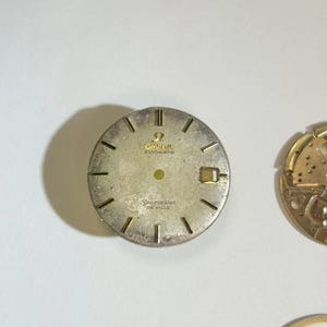 Movimiento del reloj Omega Cal 560, pieza de equilibrio, rueda de horquilla, puente de resorte, bisel de escritorio 4 imagen 8