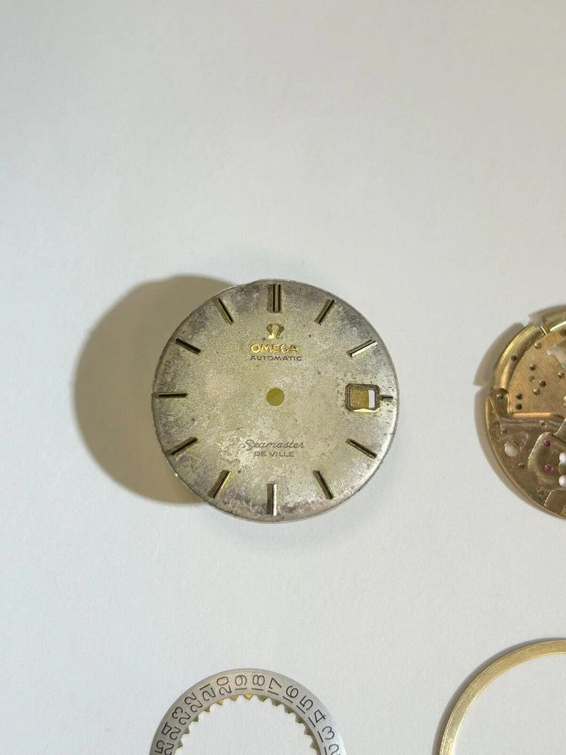 Movimiento del reloj Omega Cal 560, pieza de equilibrio, rueda de horquilla, puente de resorte, bisel de escritorio 4 imagen 8