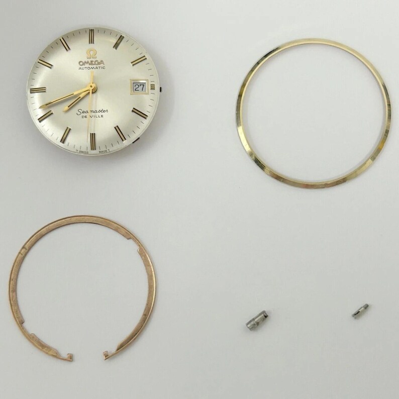 Parti dell'orologio Omega Cal 563 Movimento Calendario Disco Forcella Ruote Molle Ponte 33 immagine 7