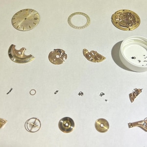 Omega Cal 560 Teile Uhrwerk Unruh Gabel Räder Federn Brücke Uhr Zifferblatt Schreibtisch Bild 5