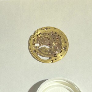 Omega Cal 560 Teile Uhrwerk Unruh Gabel Räder Federn Brücke Uhr Zifferblatt Schreibtisch Bild 16