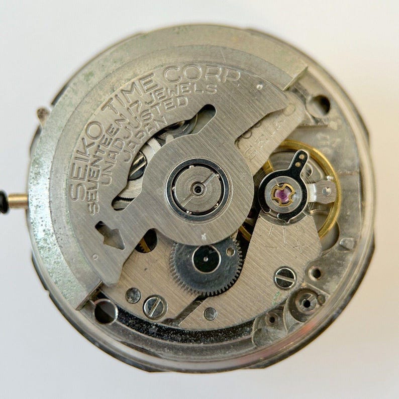 Seiko Cal 7006A 817 Horlogeonderdelen Beweging balansvork veerbrug kalender afbeelding 1