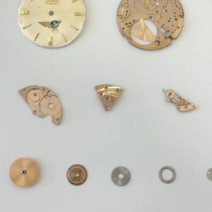 Omega Cal 550 Uhrwerk-Teile Zifferblatt Unruh Federplatte Gabelrad Rotor 6 Bild 2