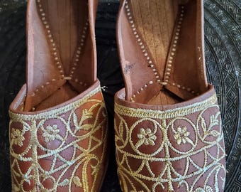 パキスタン風ジュッティフラットシューズ レディース 8US 刺繍装飾 タンゴールド