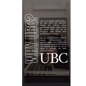 Op de afbeelding: Het scherm van een laptop toont een afbeelding met de tekst "WHY UBC?" en een beschrijving van een digitale marketingcursus genaamd UBC. De tekst legt uit dat de cursus leert hoe je een persoonlijk merk online opbouwt en 100% winst haalt uit het doorverkopen van digitale assets.
