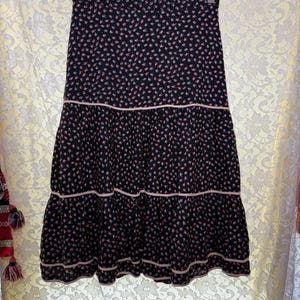 vintage floral Parisian tiered midi skirt small high waist 70s black red pink no stretch lined