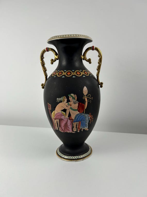 Antike Amphora im klassizistischen Stil