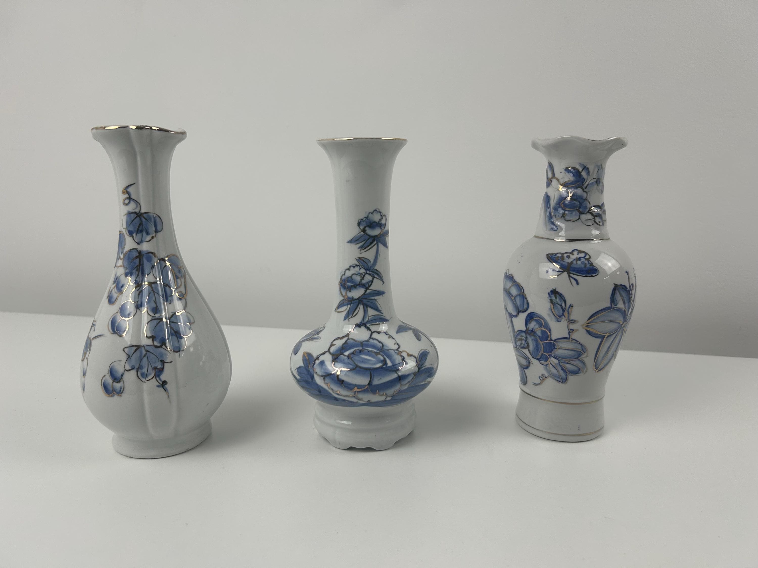 Porzellanvasen Set vintage handbemalt 3 Stück im klassischen Blau-Weiß-Dekor retro Vasen alt