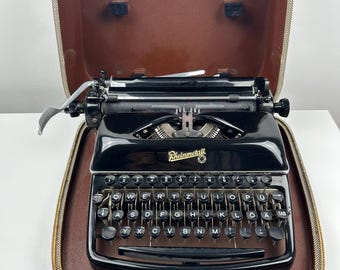 1930年代のAdler mod. 30タイプライター、ヴィンテージタイプライター
