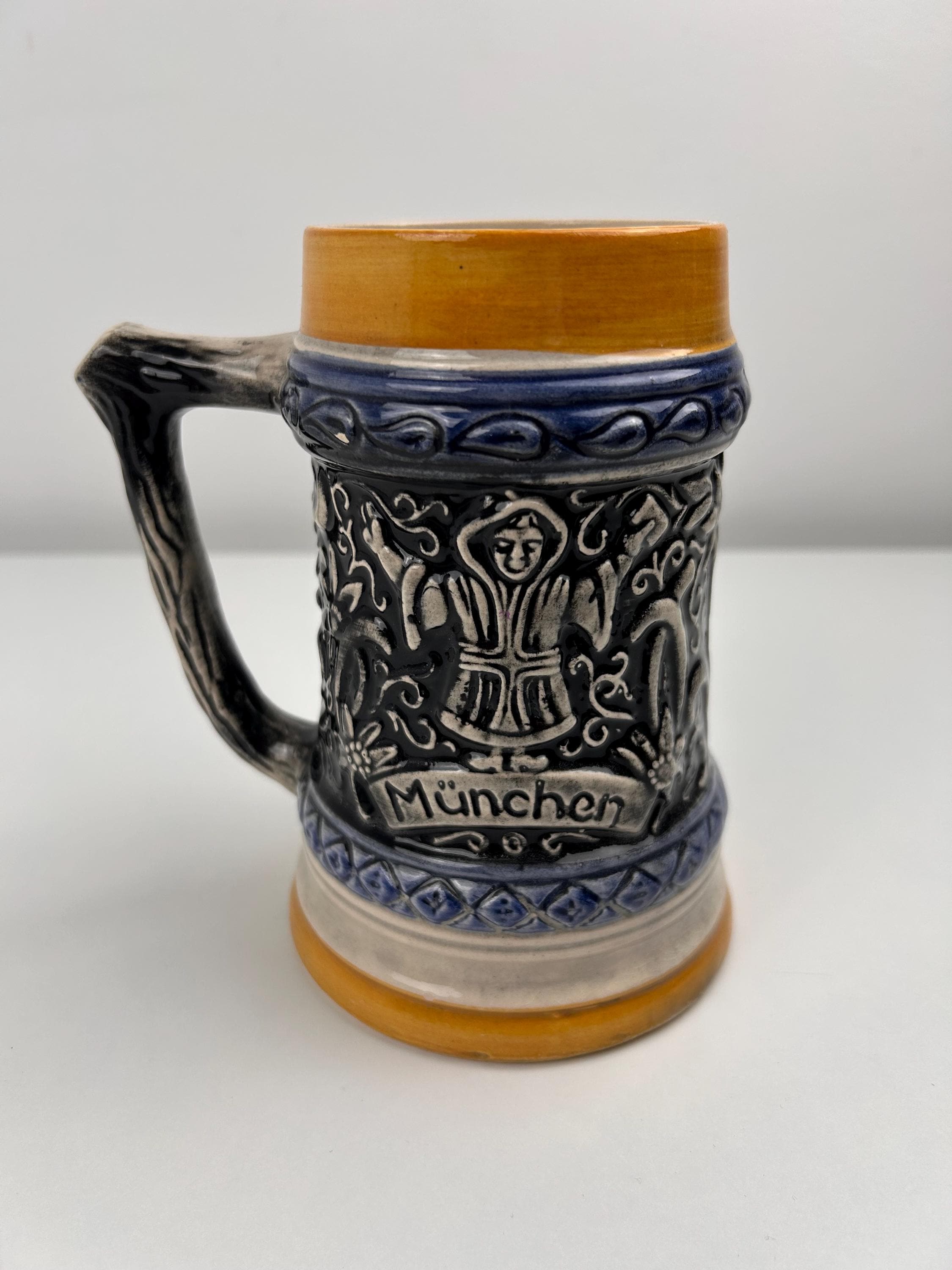 Bierkrug München Dekoration Bier Münchner Kindl  Einrichtung Bierkrugsammlung vintage Deko Sammler Bierkultur Bierfreund Bier trinken Bayern