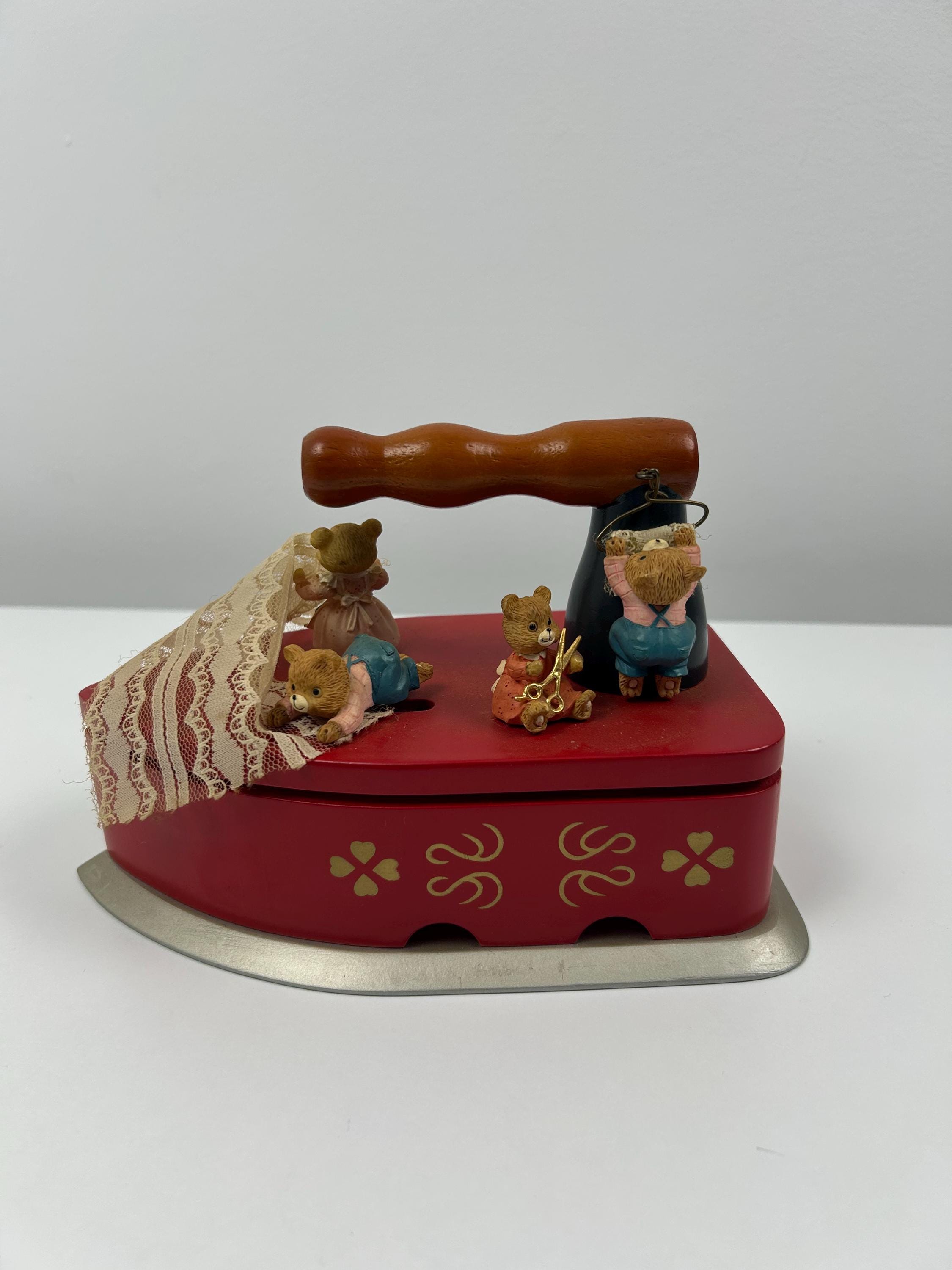 Spieluhr Bären Bügeleisen Spieldose vintage für Sammlung retro Musikbox Geschenk Sammler Liebhaber Bärensammler Näherin