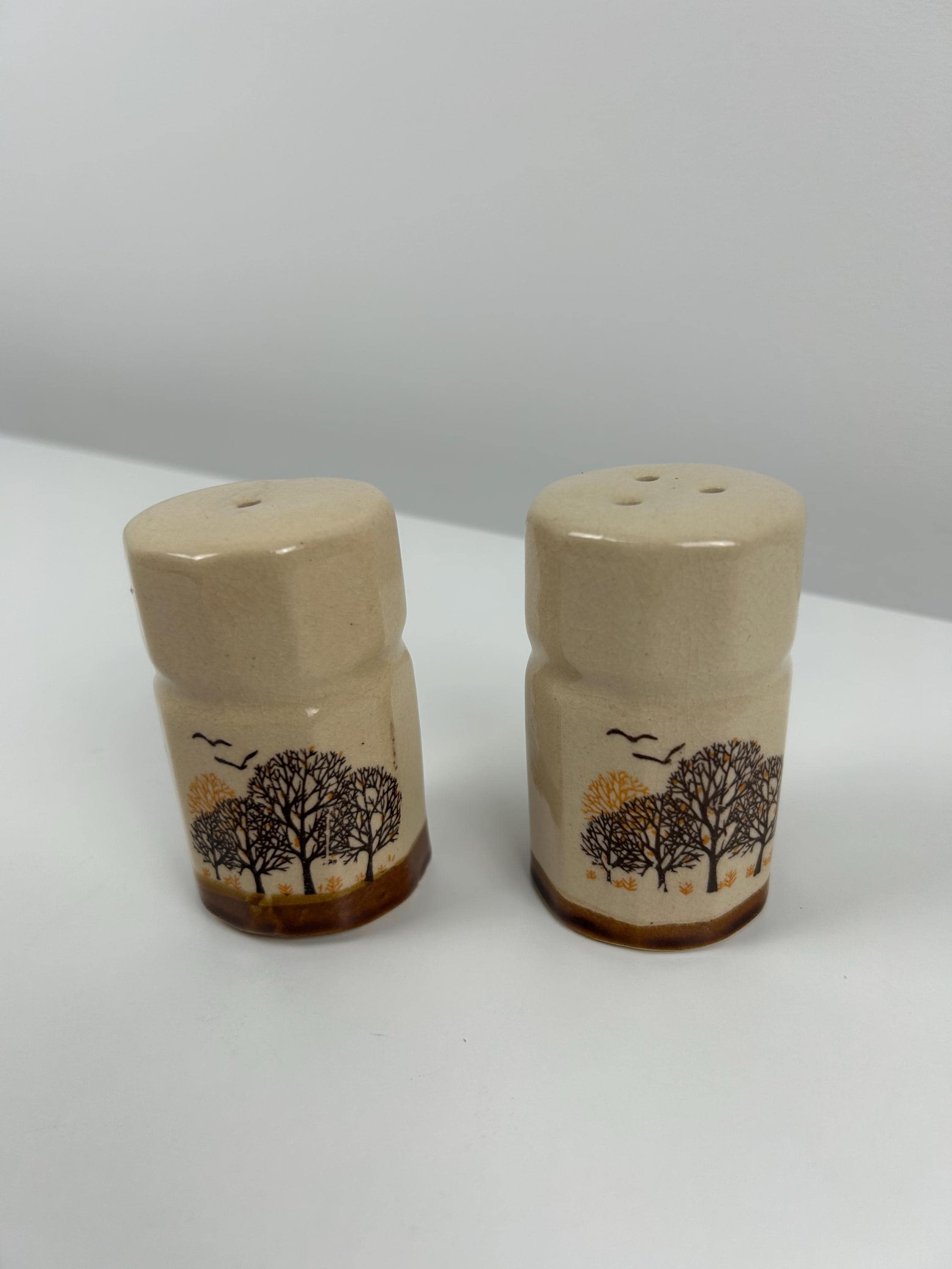 Salz-/Pfefferstreuer erdfarben vintage Landhaus Dekoration Salzen Pfeffern Bauernstube Salzstreuer Pfefferstreuer braun beige Einrichtung