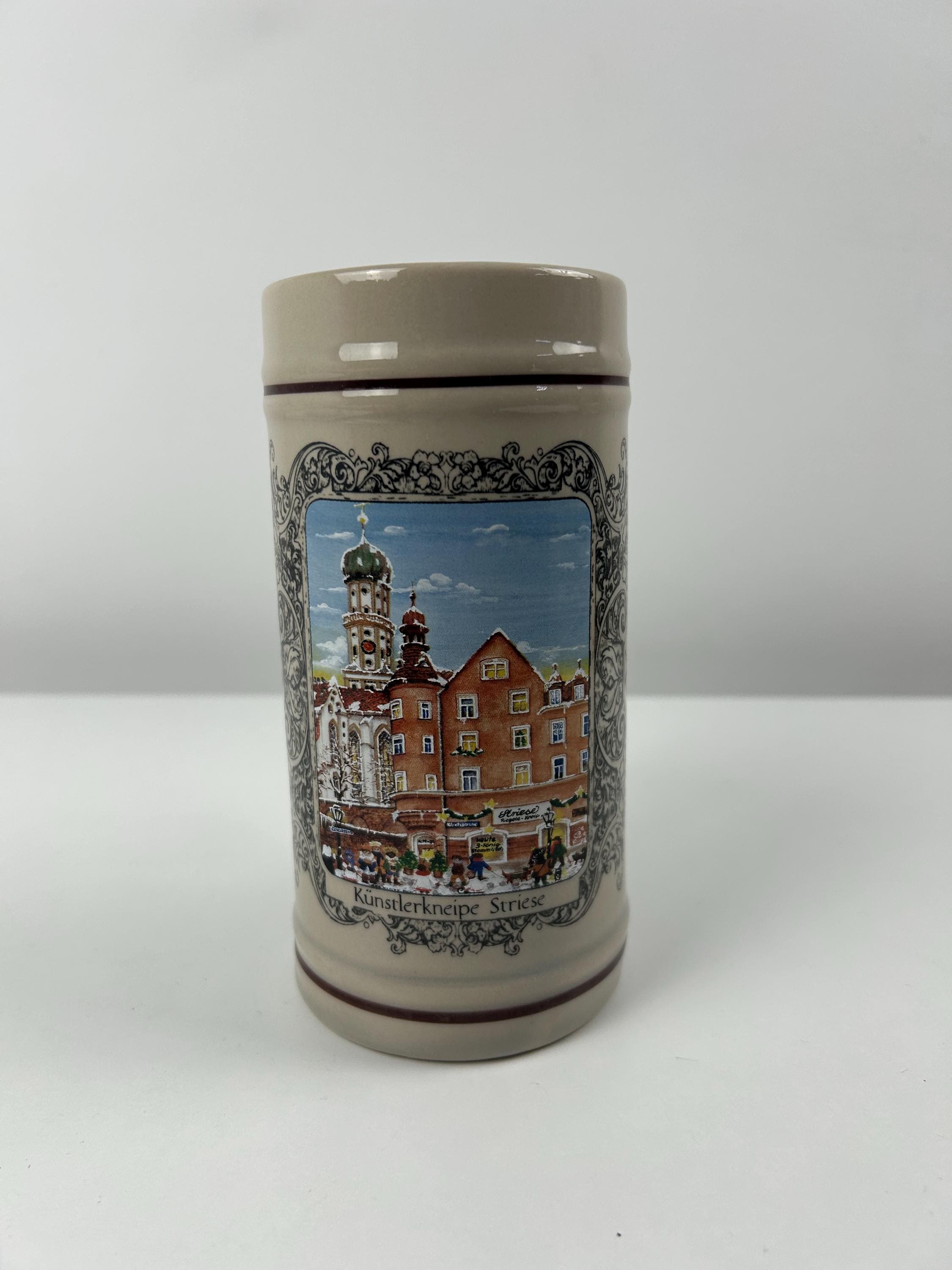 Vintage Bierkrug Brauhaus Riegele Augsburg Eva Klotz Reill 2003 limitierte Auflage Dekoration Kneipe Tradition Bayern Sammlung Sammlerobjekt