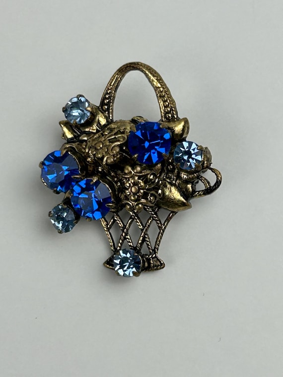 Vintage Brosche Blumenkorb Blau Handarbeit