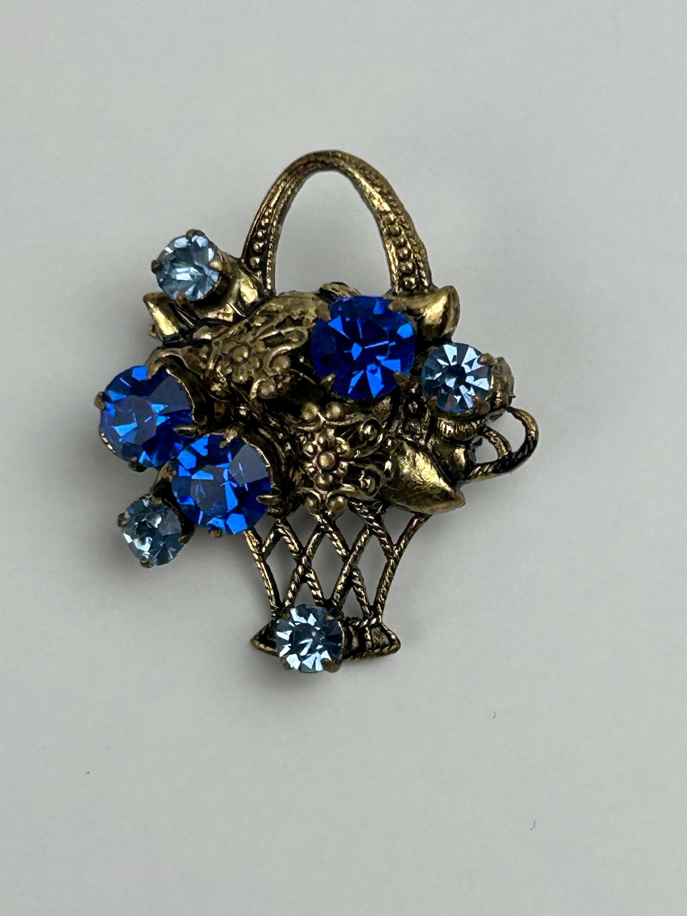Vintage Brosche Blumenkorb blau traditionell handarbeit Oma-Brosche Oma-Schmuck