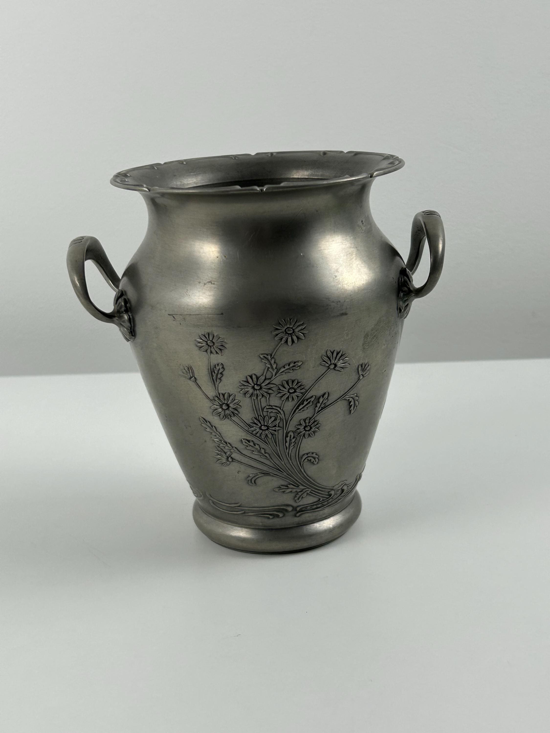 Vase klein Zinn vintage Höhe 15 cm 5,90in Durchmesser 15cm 5,9in Landhaus Küche Hausgang Wohnzimmer silber Vase Blumenmuster Bauernhaus