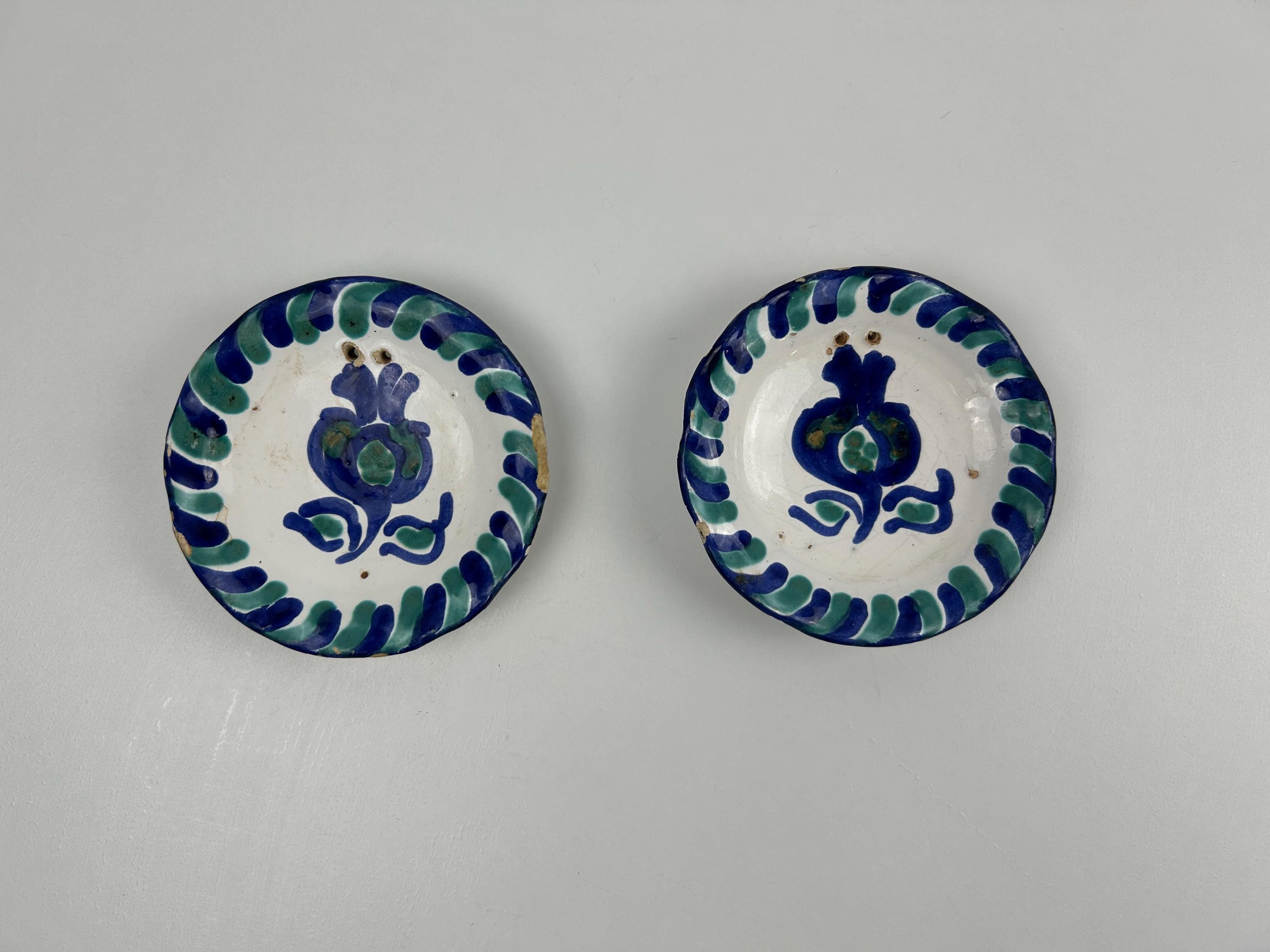 Zwei kleine blaue Teller vintage Blumen floral 11cm 4,33 in Wanddekoration weißblau Einrichtung
