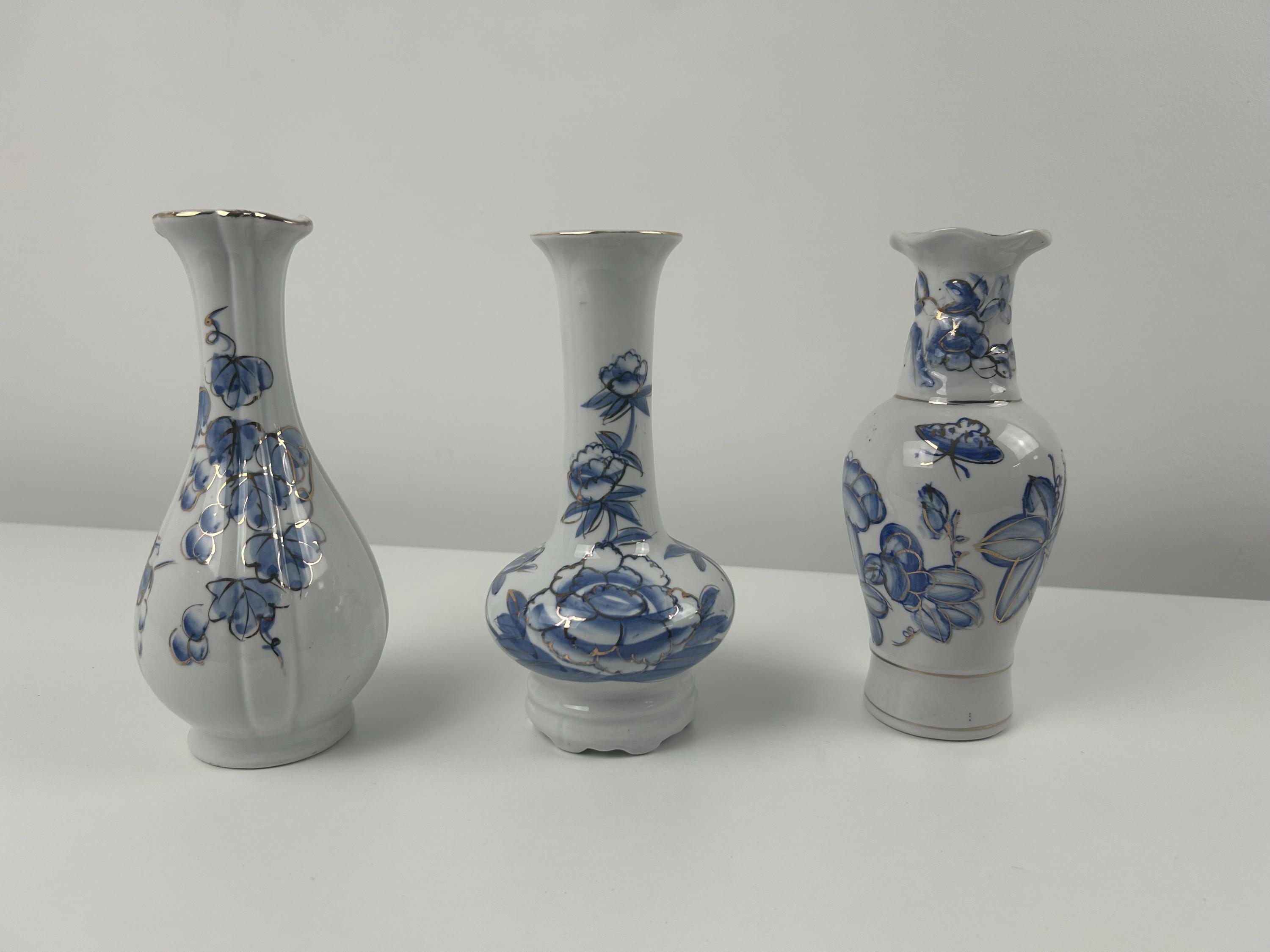 Porzellanvasen Set vintage handbemalt 3 Stück im klassischen Blau-Weiß-Dekor retro Vasen alt